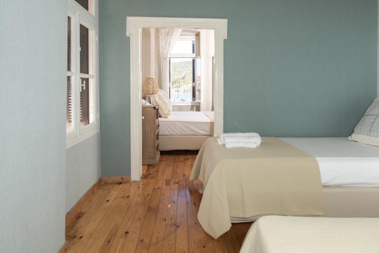 Neoclassical Manor House Poros Town Extérieur photo