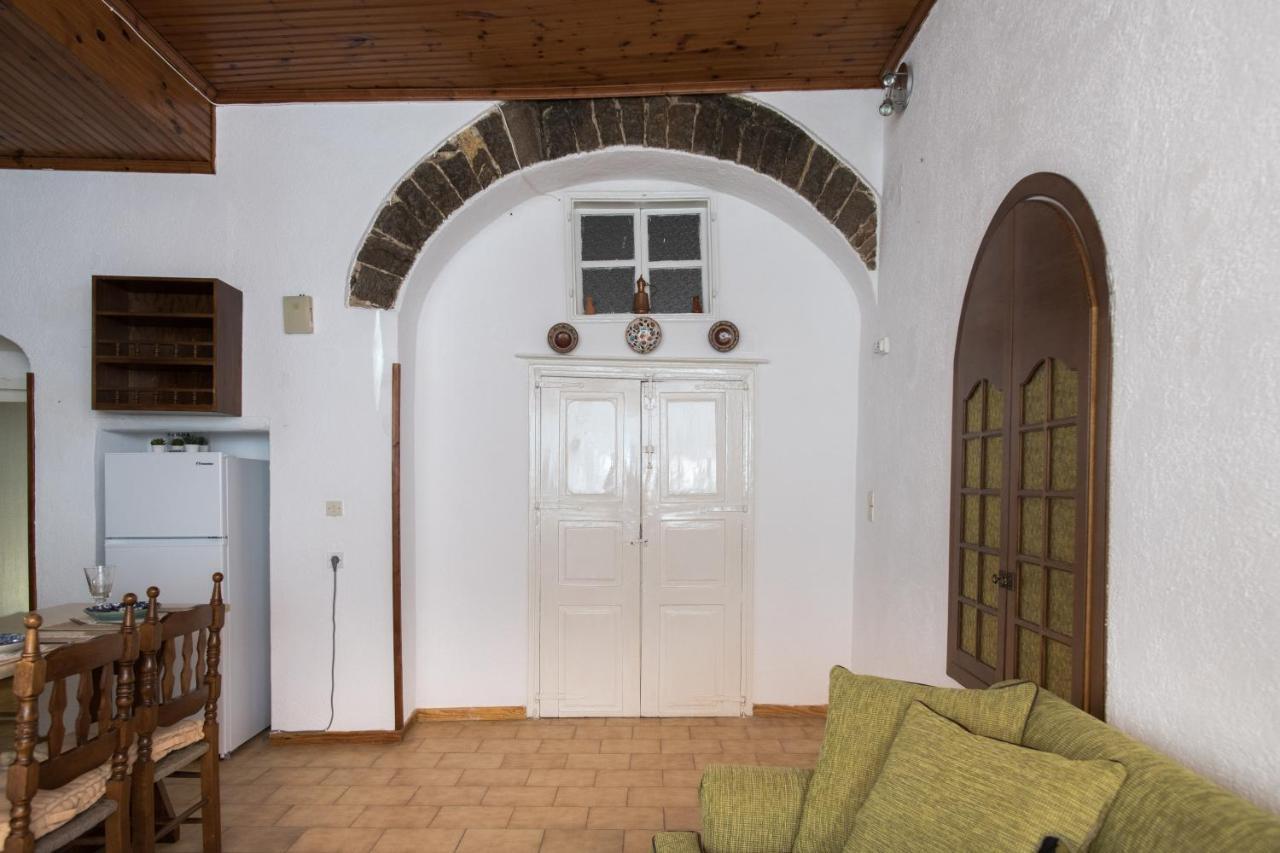 Neoclassical Manor House Poros Town Extérieur photo